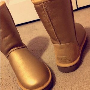 Gold Uggs !!!